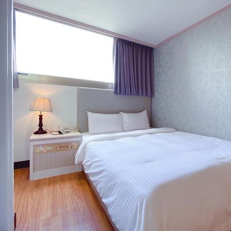 Chrysler Hotel Тайбэй Экстерьер фото