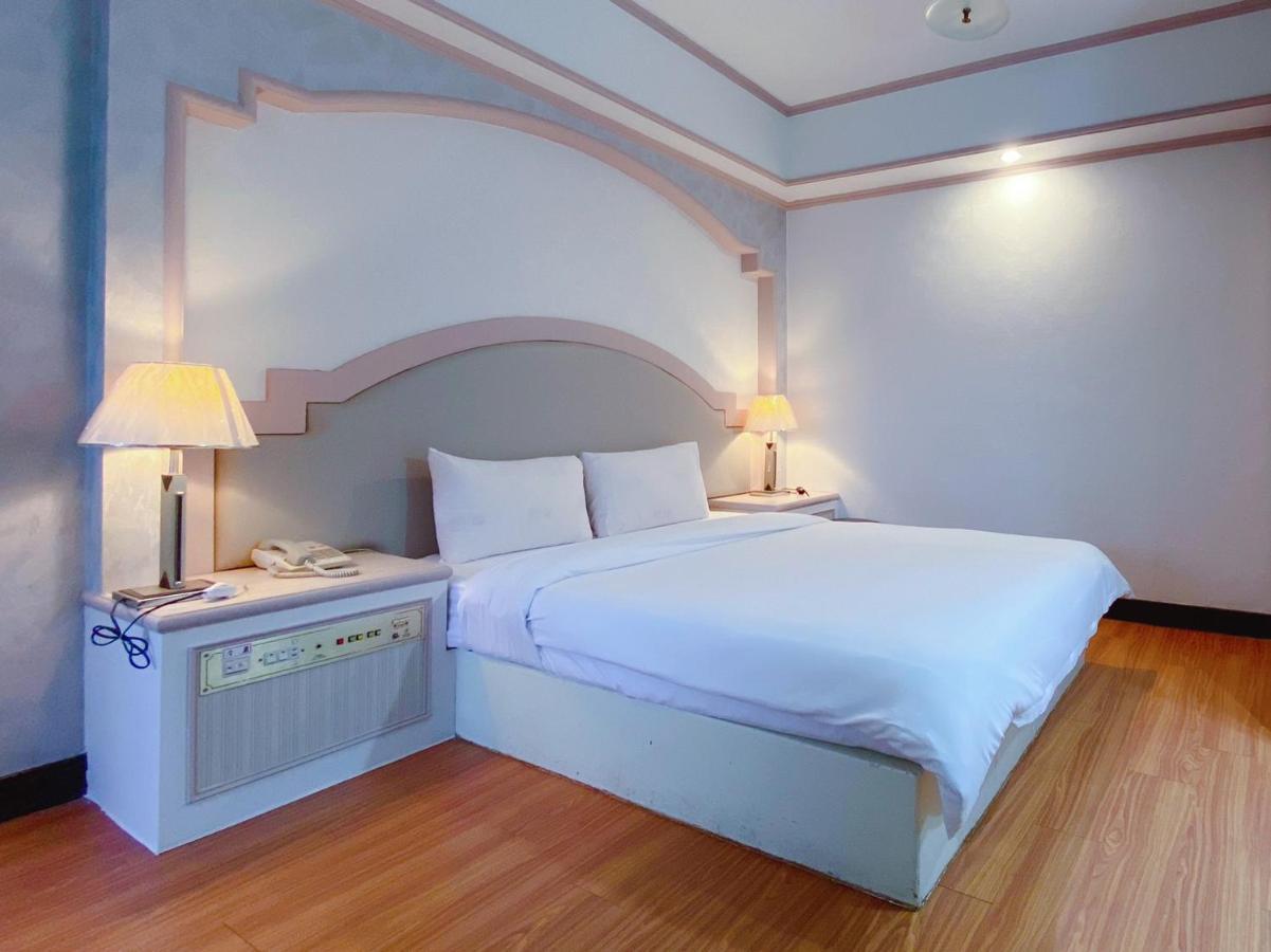Chrysler Hotel Тайбэй Экстерьер фото
